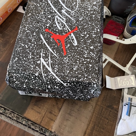 Women’s retro Jordan 4 military black size 8.5,new. Box is damaged from shipment - Picture 4 of 4